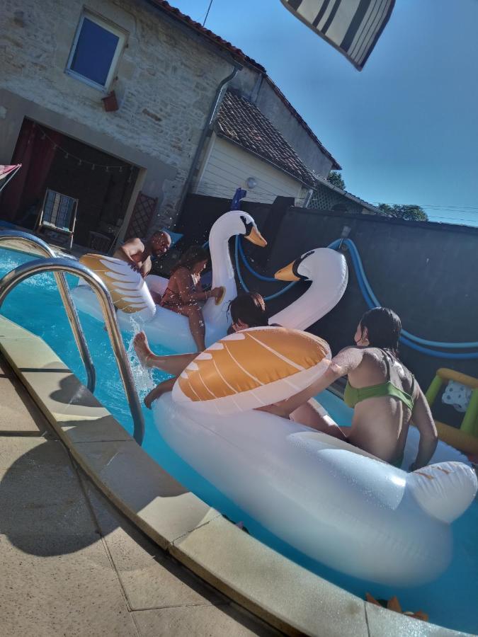 Grande Chambre D'Hote Pour 4 A 5 Personnes Bed & Breakfast Chef-Boutonne Exterior photo