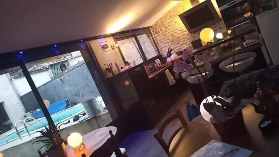Grande Chambre D'Hote Pour 4 A 5 Personnes Bed & Breakfast Chef-Boutonne Exterior photo