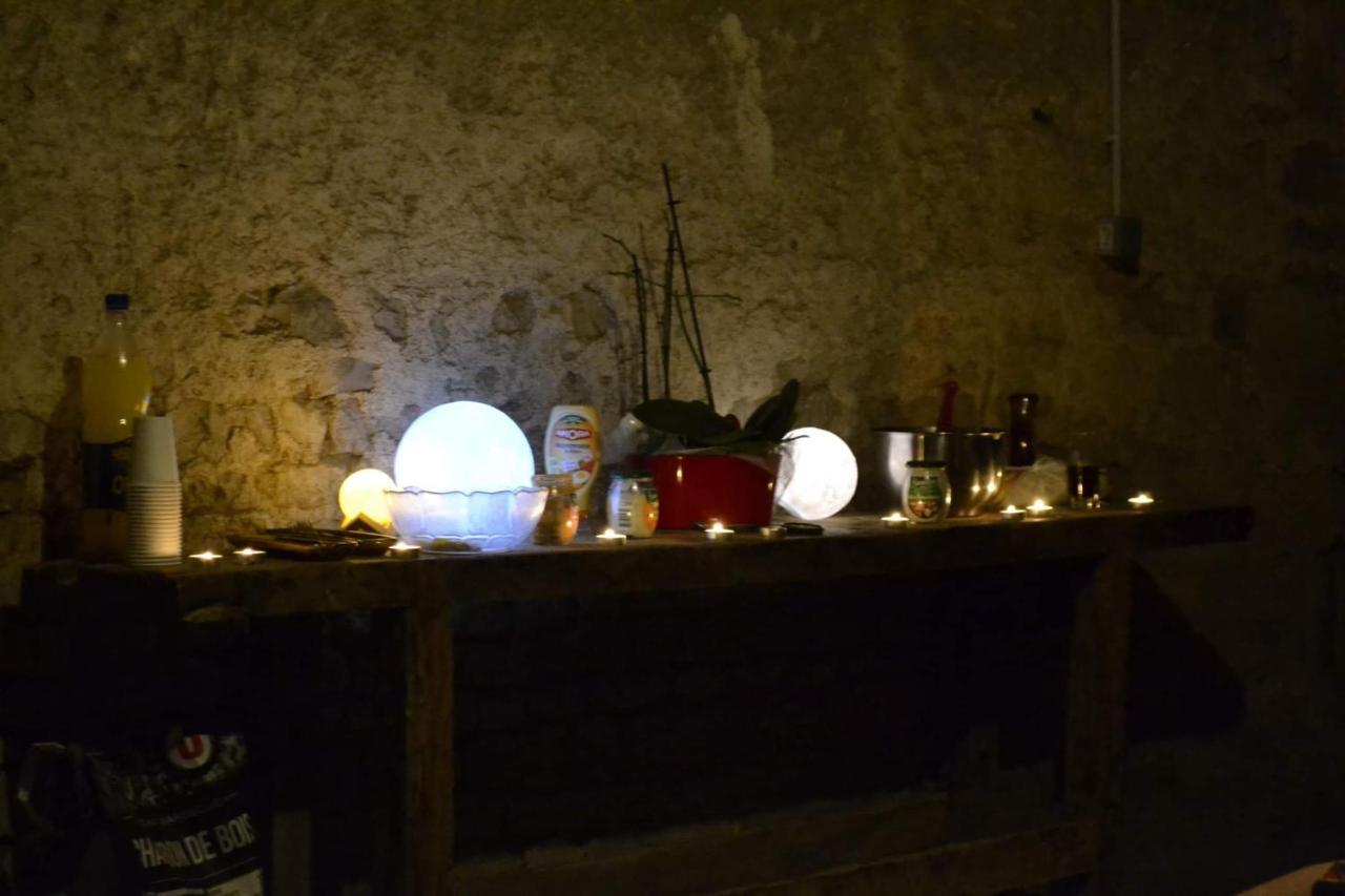 Grande Chambre D'Hote Pour 4 A 5 Personnes Bed & Breakfast Chef-Boutonne Exterior photo