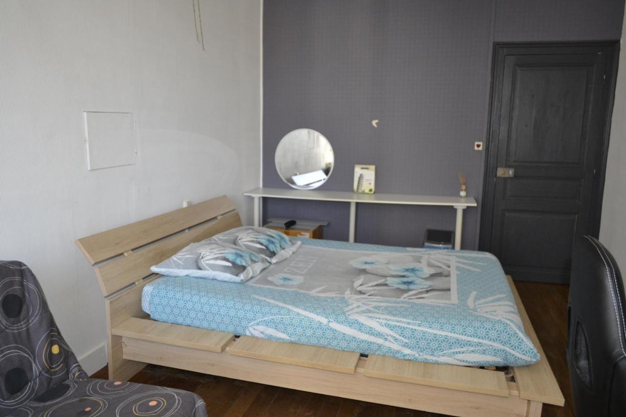 Grande Chambre D'Hote Pour 4 A 5 Personnes Bed & Breakfast Chef-Boutonne Exterior photo